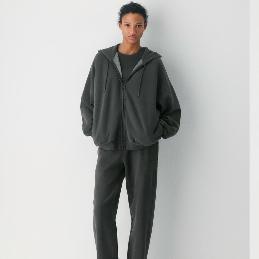 Aritzia Cozy Fleece Mega Zip up Hoodie in Charcoal Gray